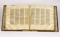 Подпись под изображением Переплетенный Синайский Кодекс, собственность Британской Библиотеки